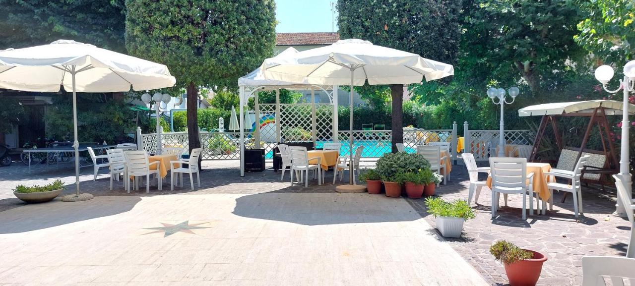 Hotel Garden B&B Marotta Exterior photo